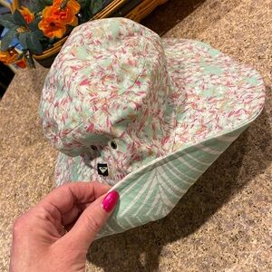 Roxy Reversible Bucket Style Hat O/S Floral Vacation Sun Hat